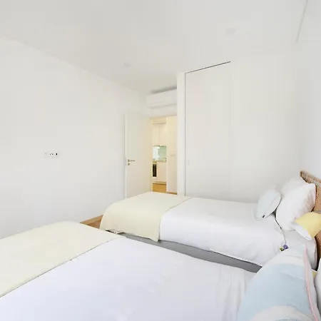 Beachside Modern Flat With Ac, By Timecooler Apartment Setubal