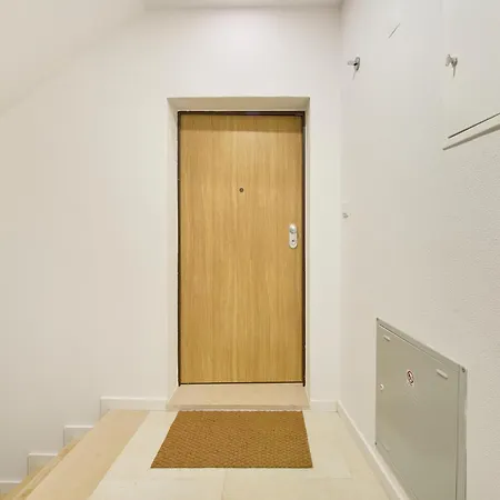 Beachside Modern Flat With Ac, By Timecooler *