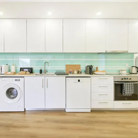 Beachside Modern Flat With Ac, By Timecooler