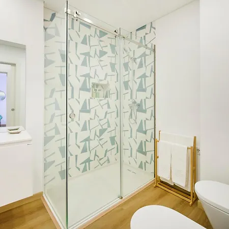 Beachside Modern Flat With Ac, By Timecooler Lägenhet *